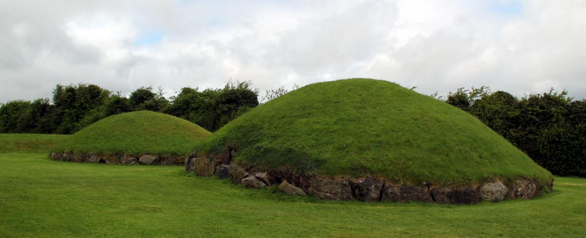 Esihistoriallinen Knowth Irlannissa